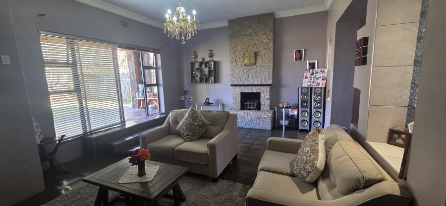 5 Bedroom Property for Sale in Rhodesdene Northern Cape